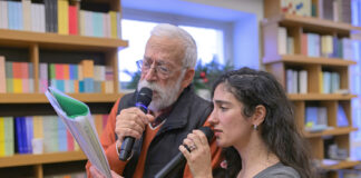 Το «ντουέτο» Αργύρης Μπακιρτζής-Τότα Ευλαβή τραγουδά τα «τραγούδια της πιανόλας»