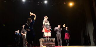 Η Καβάλα καλωσορίζει την πρωτότυπη θεατρική παράσταση «ΑΠΟΚΕΝΤΡΟΥΣΑ»