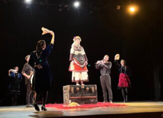 Η Καβάλα καλωσορίζει την πρωτότυπη θεατρική παράσταση «ΑΠΟΚΕΝΤΡΟΥΣΑ»