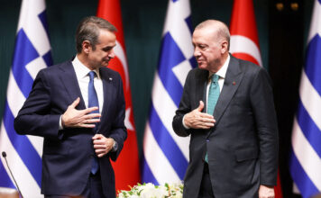 Ο Ρετζέπ Ταγίπ Έρντογαν θέλει μόνο την «τελωνειακή σύνδεση» με την Ευρωπαϊκή Ένωση, «έφαγε πόρτα» από τους BRICS, ανησυχεί για την ύπαρξη του ΝΑΤΟ. Θα τον βοηθήσει ο «πολύτιμος φίλος» του, Κυριάκος Μητσοτάκης;