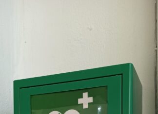 Ανακαλούνται εξωτερικοί απινιδωτές για συντήρηση