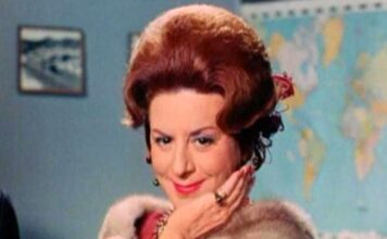 Η αγαπημένη ελληνική κωμωδία «Μία Πάστα Φλώρα» ζωντανεύει στην σκηνή του αμφιθεάτρου «Φρίξος Παπαχριστίδης» στην Ελευθερούπολη