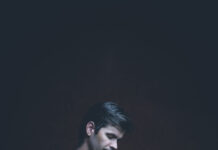 Η τρυφερή ιστορία της Ελέγκως και του ξενιτεμένου στο «Πιτσιμπούργκο» Σταμάτη, στην σκηνή του θεάτρου «Αντιγόνη Βαλάκου»