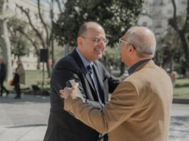 Ο Μακάριος Λαζαρίδης δεν χρειαζόταν το πτυχίο πανεπιστημίου, γιατί είχε (και έχει) «πολιτικό άστρο»!