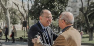 Ο Μακάριος Λαζαρίδης δεν χρειαζόταν το πτυχίο πανεπιστημίου, γιατί είχε (και έχει) «πολιτικό άστρο»!