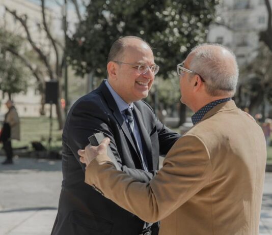 Ο Μακάριος Λαζαρίδης δεν χρειαζόταν το πτυχίο πανεπιστημίου, γιατί είχε (και έχει) «πολιτικό άστρο»!