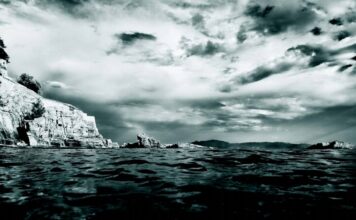 Η παραλία «Το Μονόπετρο» είναι «τοπόσημο» για την Καβάλα. Μωρέ τι μας λέτε!