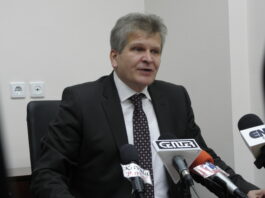 Ο Ντίνος (Κλειτσιώτης) είναι θεσμικός!