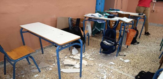 Αποκολλήθηκε σοβάς από την οροφή αίθουσας διδασκαλίας στο 1ο Γυμνάσιο Καβάλας