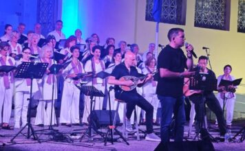 Έγινε η συναυλία φόρος τιμής στον «σερ» του ελληνικού τραγουδιού στην Θάσο