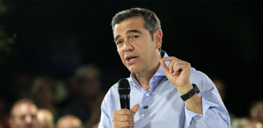 Ο Αλέξης (Τσίπρας) είναι δημιούργημα του «κομματικού σωλήνα». Και δεν μπορεί να είναι διαφορετικός πολιτικός σήμερα