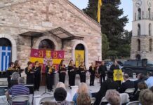 Ημέρα μνήμης για την άλωση της Κωνσταντινούπολης μπροστά από την εκκλησία αγίου Νικολάου στην Θάσο