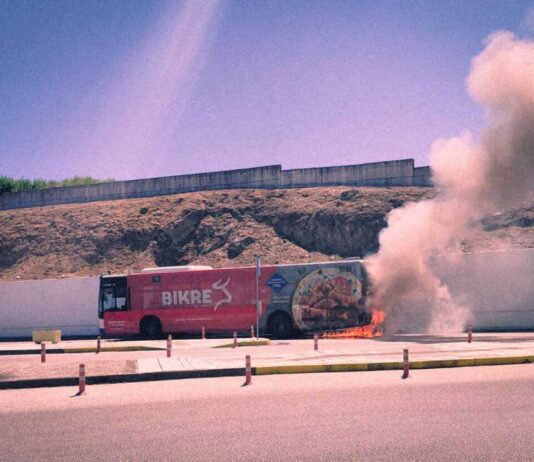 Κάηκε το πίσω τμήμα αστικού λεωφορείου, ενώ βρισκόταν στο Γενικό Νοσοκομείο Καβάλας
