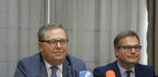 Ο Κώστας Αντωνιάδης «ξενέρωσε» με τον Χρήστο Μέτιο, αλλά δεν έχει δικαίωμα να χαρίζει την έδρα στο περιφερειακό συμβούλιο