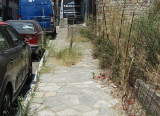 Τα πεζοδρόμια θέλουν «ξεχορτάριασμα»!