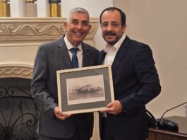 Όσοι μιλούν για «επανένωση» στην Κύπρο, στέλνουν το μήνυμα για λύση συμβιβασμού