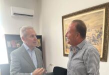 Το δώρο στον υφυπουργό ήταν οι τόμοι των συνεδρίων τοπικής ιστορίας