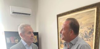 Το δώρο στον υφυπουργό ήταν οι τόμοι των συνεδρίων τοπικής ιστορίας