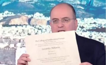Ο Μακ. Λαζαρίδης δήλωσε «καθαρός και έντιμος», αλλά όχι ενώπιον του δικαστηρίου. Με 151 ψήφους βουλευτών, δεν άρθηκε η βουλευτική ασυλία του
