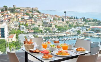 Η βραχυχρόνια μίσθωση συμβάλλει στην «τουριστική αναρχία». Στην Καβάλα πρέπει να χτιστούν καινούργια ξενοδοχεία