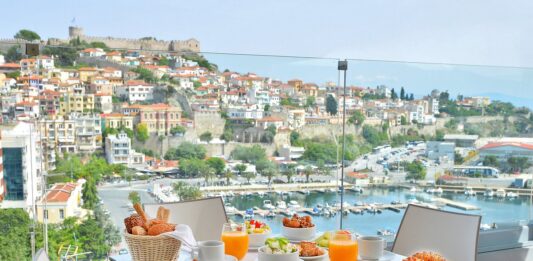 Η βραχυχρόνια μίσθωση συμβάλλει στην «τουριστική αναρχία». Στην Καβάλα πρέπει να χτιστούν καινούργια ξενοδοχεία
