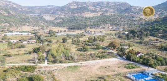 Ο Θίοντορ διαισθάνεται την αναδυόμενη πολιτική απειλή στα ανατολικά της Καβάλας